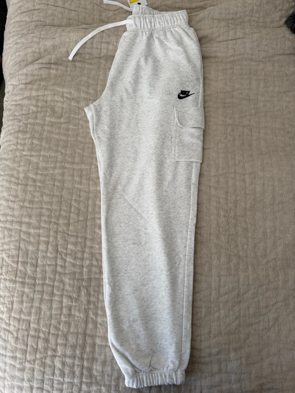NWT Nike Club Fleece Cargo Sweatpants Women's Small Oversized